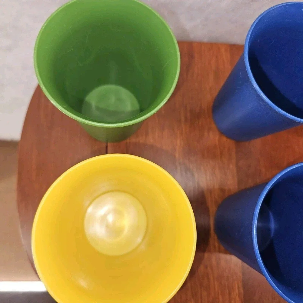 Tupperware Bell Tumblers Kids Small Juice Cups Set Of 6 #109 7 Oz Primary Colors